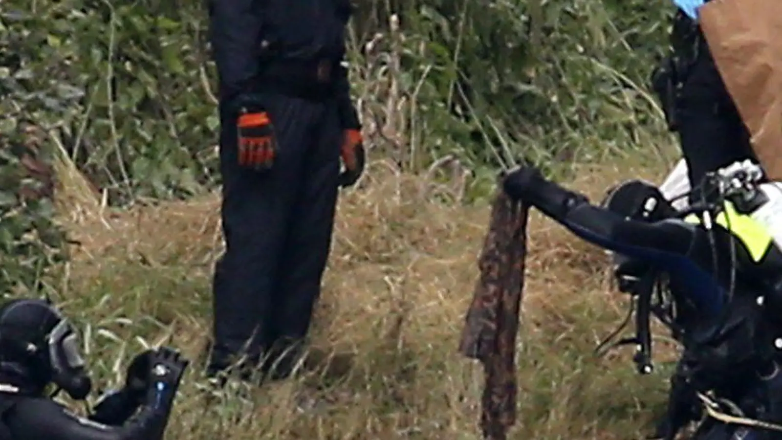 Polizeieinsatz am Rheinufer. (Foto: Michael Deines/Promediafoto/dpa)