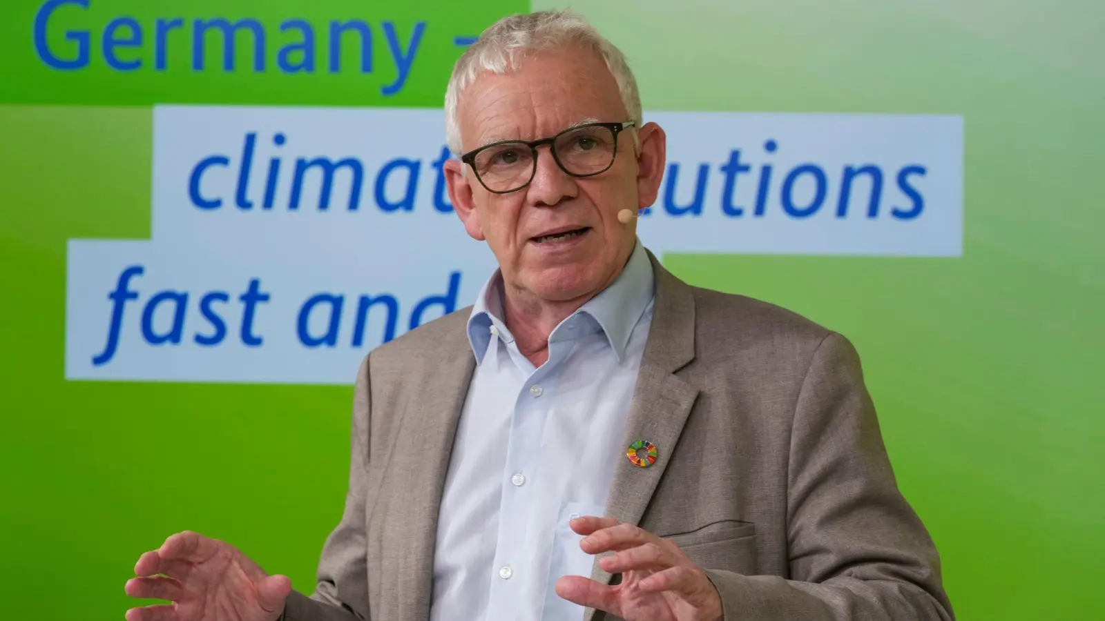„Urgestein der deutschen Umwelt- und Klimapolitik“: Jochen Flasbarth (Archivbild)  (Foto: Sergei Grits/AP/dpa)