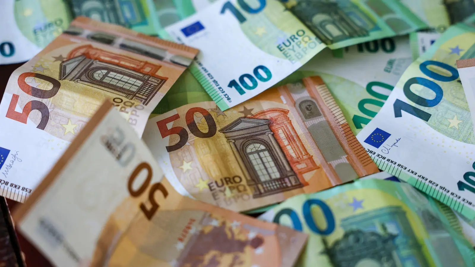 Das Statistische Bundesamt in Wiesbaden errechnet regelmäßig Zahlen zum Finanzierungssaldo des Staates. (Symbolbild) (Foto: Jan Woitas/dpa)