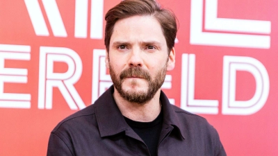 Daniel Brühl spielt in dem Insel-Thriller „Eden“ mit. (Archivbild) (Foto: Carsten Koall/dpa)