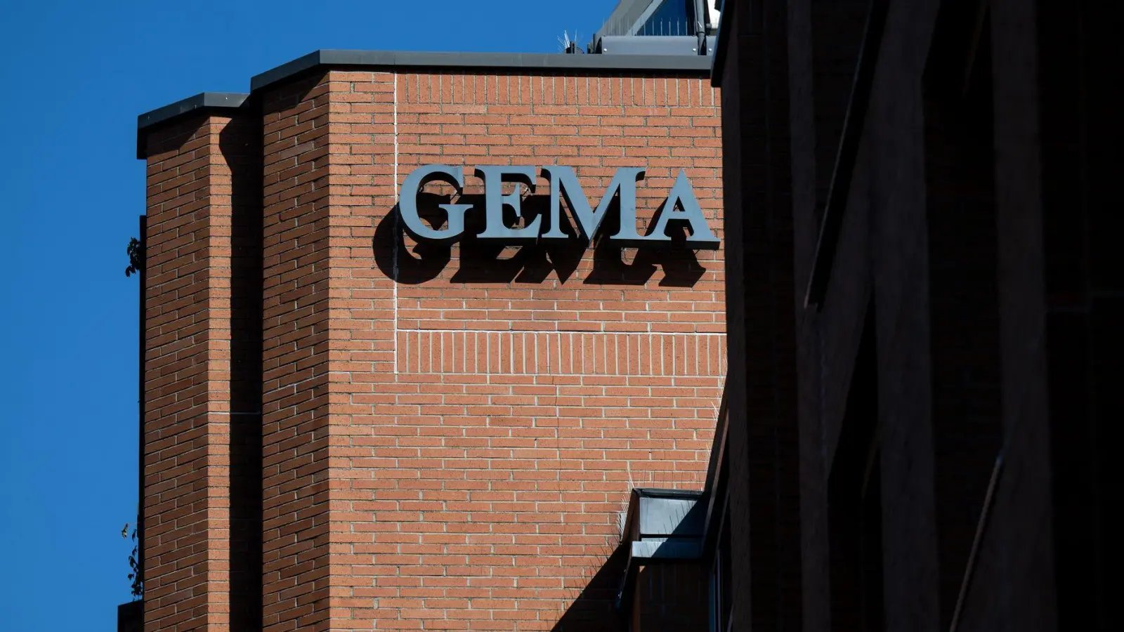 Die Gema klagt gegen den ChatGPT-Betreiber OpenAI. (Archivbild) (Foto: Sven Hoppe/dpa)