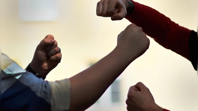 Nach einem Streit um einen auslaufenden Boiler griff eine Vermieterin mutmaßlich zur Eisenstange und schlug auf den Mieter ein. (Symbolbild: Anna Beigel)