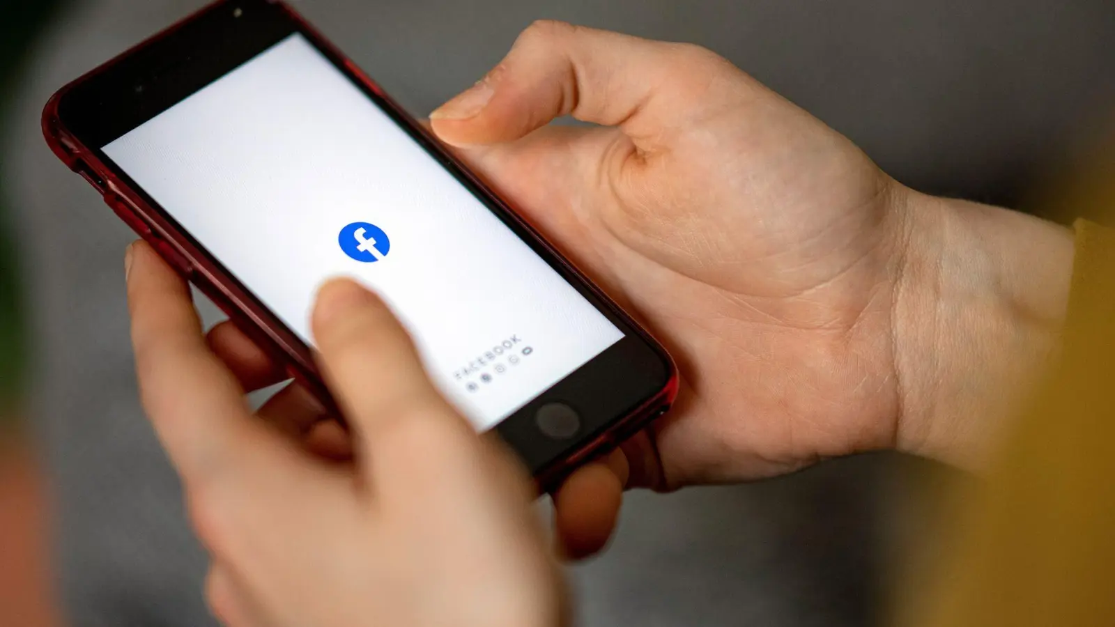 Facebook-Scraping: Betroffene des Datendiebstahls können sich kostenlos einer Sammelklage von Verbraucherschützern anschließen. (Foto: Fabian Sommer/dpa/dpa-tmn)