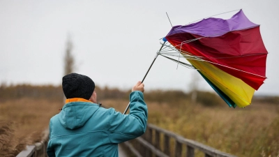 In weiten Teilen Deutschlands ist es stürmisch. (Foto: Thomas Warnack/dpa)