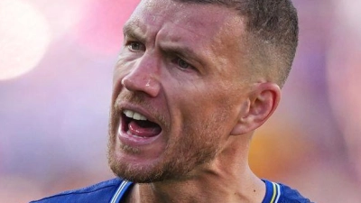 Edin Dzeko bestreitet im Oktober sein letztes Länderspiel für Bosnien-Herzegowina. (Archivbild) (Foto: Julio Cortez/AP/dpa)