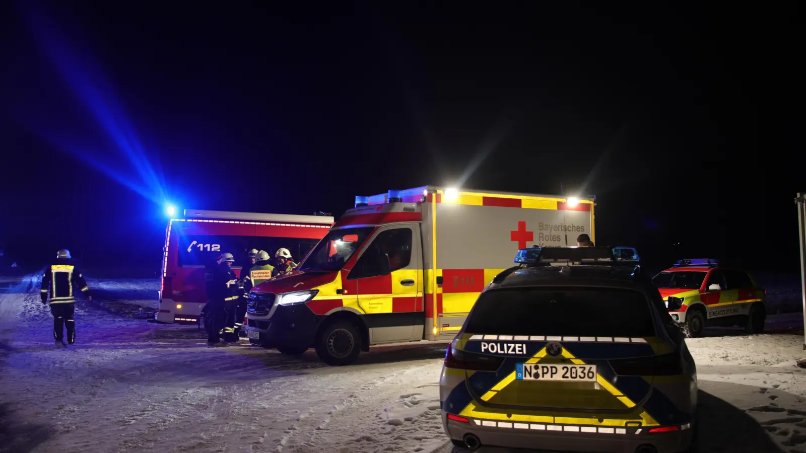 Erst als die Feuerwehr nach ihren Messungen Entwarnung gab, durfte das Haus wieder betreten werden. (Foto: NEWS5/Markus Zahn)