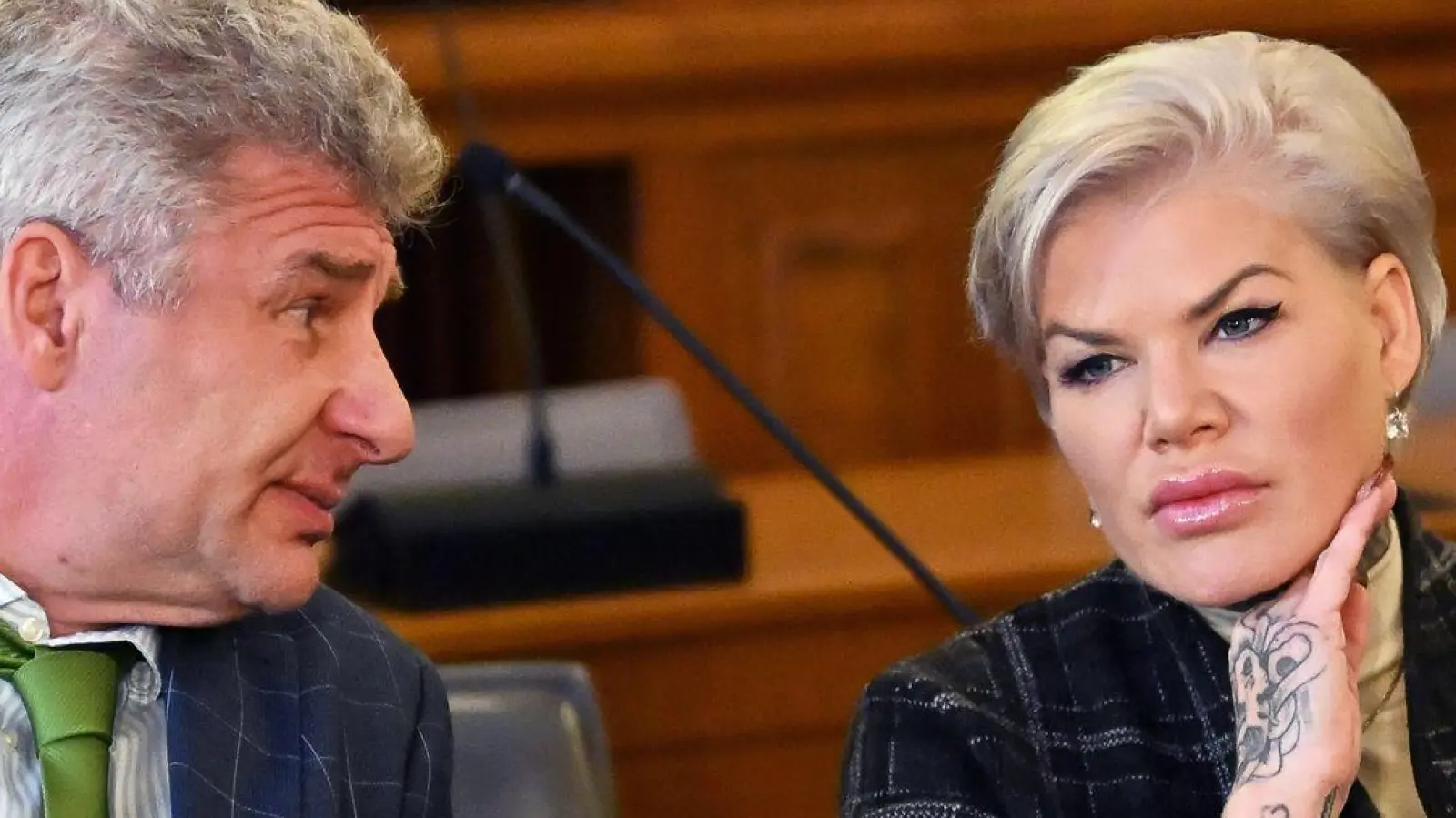 Melanie Müller bestreitet, einen Hitlergruß gezeigt zu haben. (Foto: Jennifer Brückner/dpa)