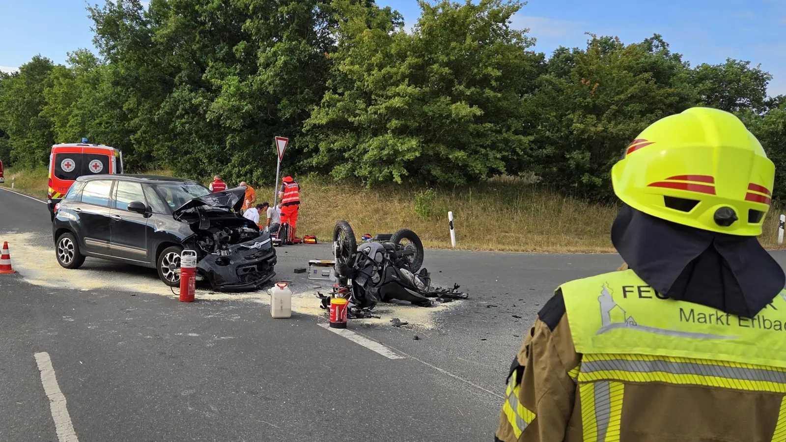 Bei einem Unfall bei Losaurach wurde eine Motorradfahrerin schwer verletzt. (Symbolbild: Rainer Weiskirchen/Feuerwehren im Landkreis Neustadt/Aisch-Bad Windsheim)