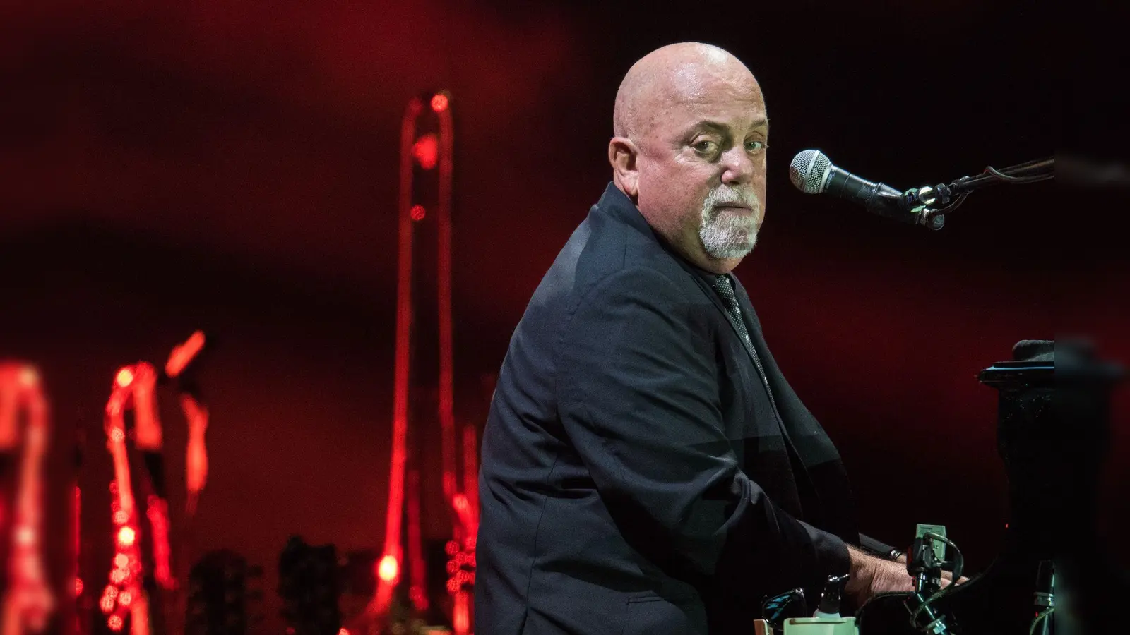 Joel wurde mit „Piano Man“ und „We Didn&#39;t Start The Fire“ weltberühmt. (Archivbild) (Foto: Boris Roessler/dpa)