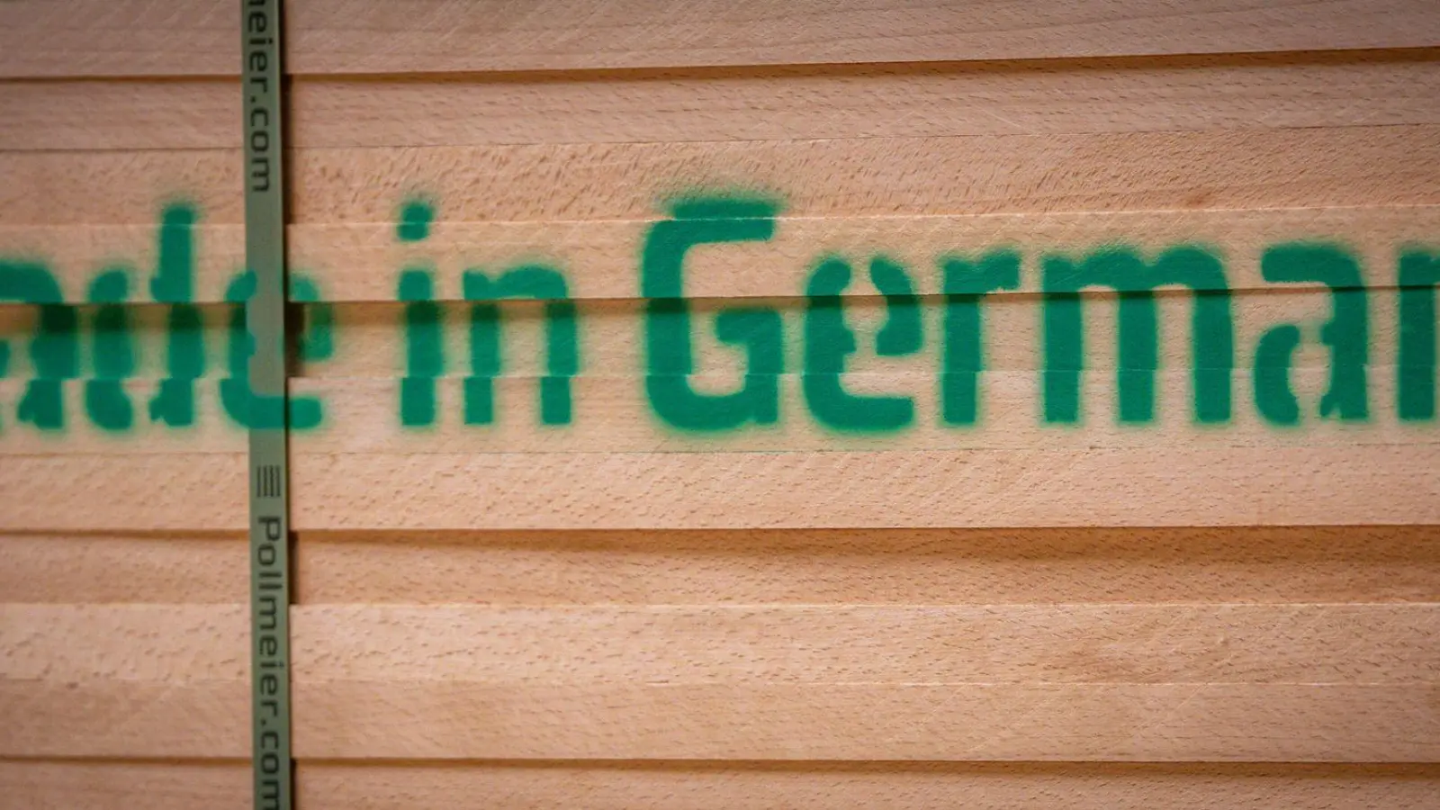 Die höheren US-Zölle setzen die exportorientierte deutsche Wirtschaft unter Druck. (Symbolbild) (Foto: Jens Büttner/dpa)