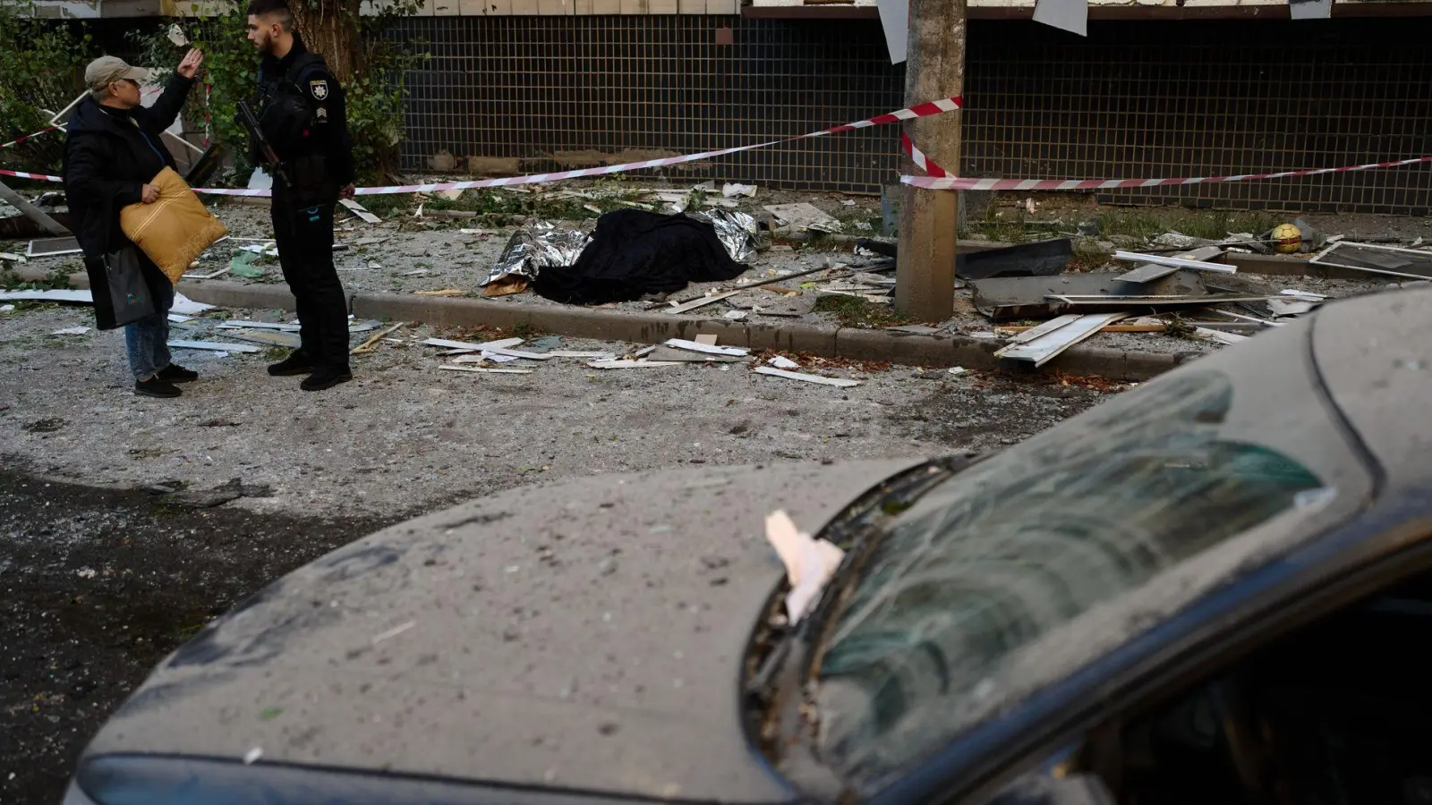 Die ukrainischen Behörden meldeten viele Tote und Verletzte nach russischen Angriffen auf die Hauptstadt Kiew.  (Foto: Francisco Seco/AP/dpa)