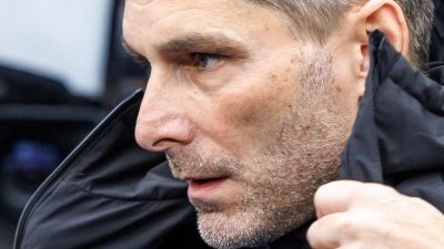 Hertha-Trainer Stefan Leitl fordert von seinen Profis mehr Intensität auf dem Platz. (Archivbild) (Foto: Andreas Gora/dpa)