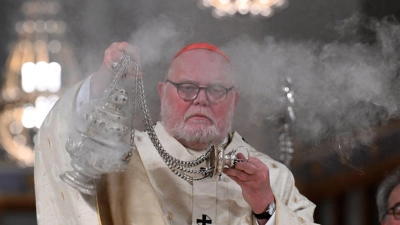 Kardinal Reinhard Marx feiert an Heiligabend im Münchner Dom die Messe.  (Foto: Felix Hörhager/dpa)