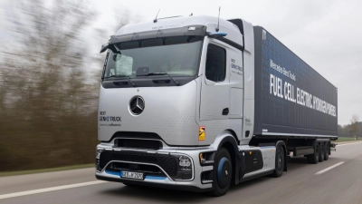 Große Reichweite für schwere Lasten: Daimlers NextGenH2-Truck fährt mit Wasserstoff statt Diesel und schafft mit vollen Tanks bis zu 1.000 Kilometer am Stück. (Foto: Daimler AG/dpa-tmn)