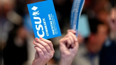 Die CSU hat etwas gegen befestigte Flaschendeckel, (Foto: Sven Hoppe/dpa)