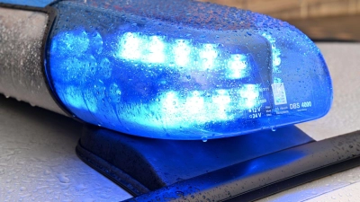 Eine junge Radfahrerin erlitt bei einem Unfall in Ornbau schwere Verletzungen.  (Symbolbild: Carsten Rehder/dpa)