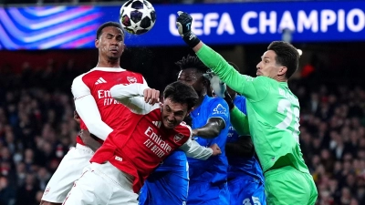 Janis Blaswich hielt Bayer Leverkusen mit seinen Paraden gegen Arsenal lange im Spiel. (Foto: Bradley Collyer/PA Wire/dpa)