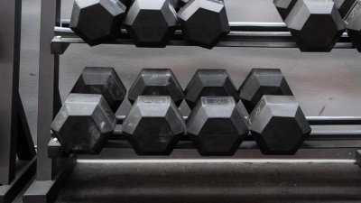 Mit der Plattform von Urban Sports Club können Kunden in diversen Sporteinrichtungen trainieren, ohne überall Mitglied sein zu müssen. (Symbolbild) (Foto: Sebastian Kahnert/dpa)