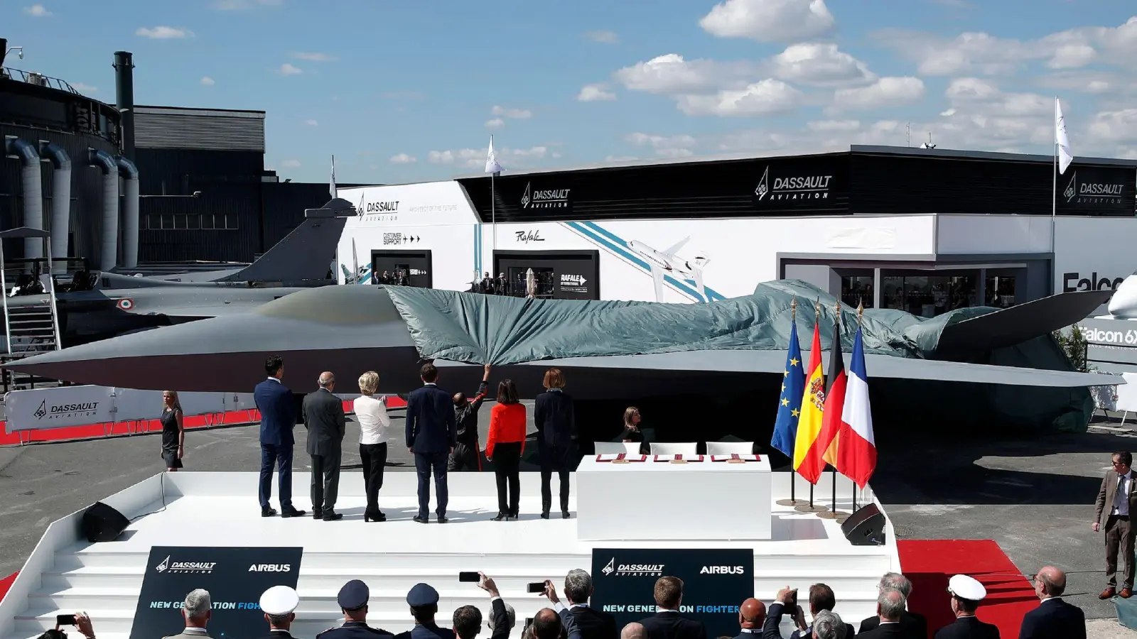 So sollte der neue Kampfjet eigentlich aussehen - doch nach dem FCAS-Aus schließen sich Unternehmen zu neuen Kooperationen zusammen. (Archivbild) (Foto: Benoit Tessier/POOL Reuters/dpa)