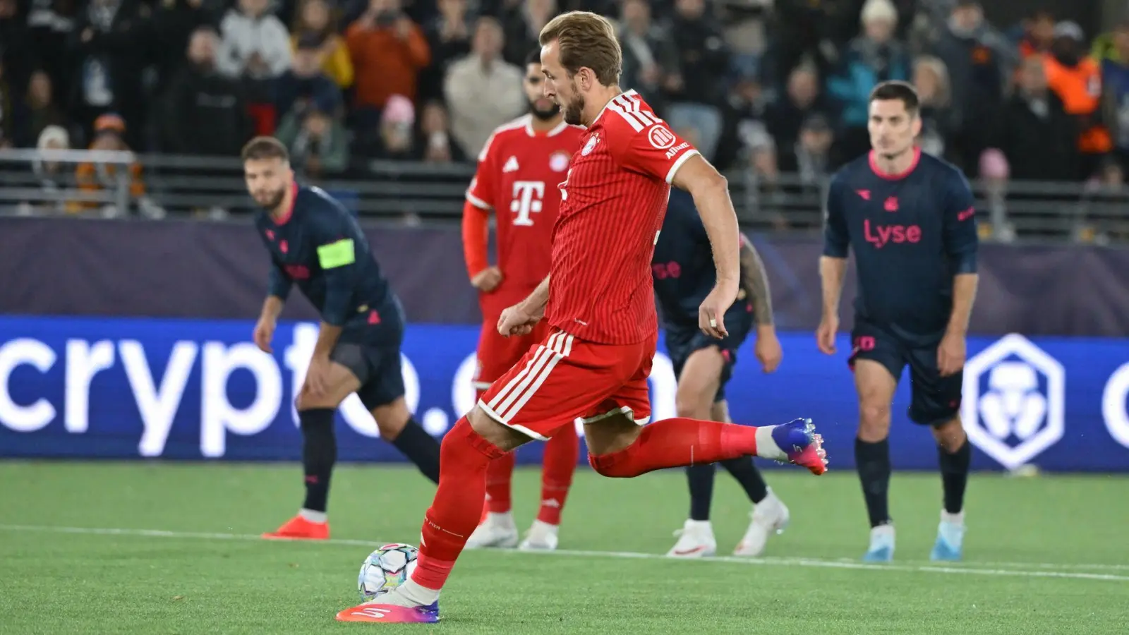 Kane setzte seine Torserie fort. (Foto: Peter Kneffel/dpa)