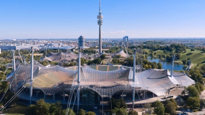 Wird schon jetzt zukunftsfit gemacht - aber reicht das? Das Münchner Olympiastadion. (Foto: Sven Hoppe/dpa)