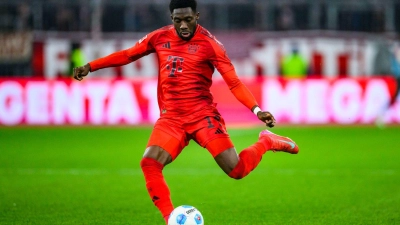 Bleibt langfristig beim FC Bayern: Alphonso Davies. (Foto: Tom Weller/dpa)