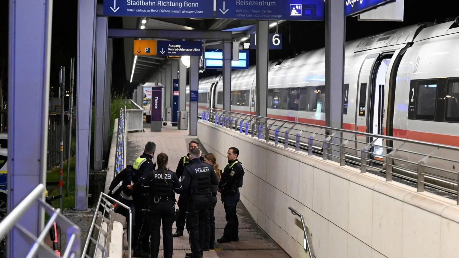 Der 20-Jährige kam in Polizeigewahrsam. (Foto: Roberto Pfeil/dpa)