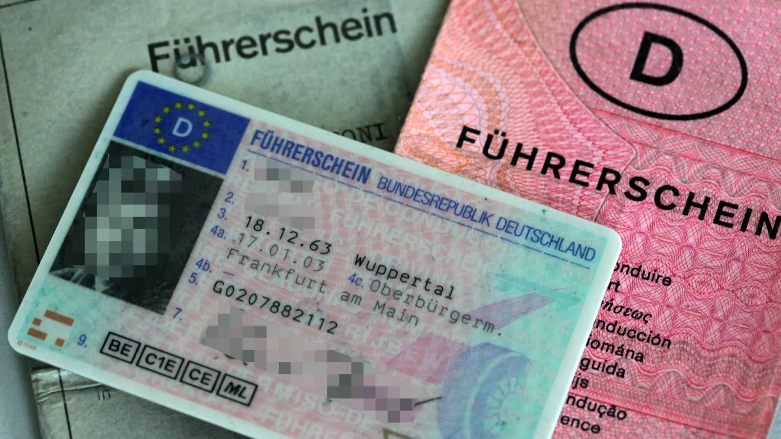 Bis ein digitaler Führerschein kommt, könnte es noch dauern (Archivbild).  (Foto: Oliver Berg/dpa)