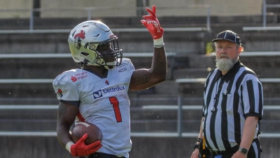 Solche Szenen dürfte es vorerst in der Bayernliga nicht geben: US-Importspieler Dwayne Milton jubelt über einen Touchdown für die Franken Knights. (Foto: Thomas Lüdtke)