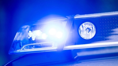Nach der Kontrolle am Wochenende ermittelt die Polizei wegen unerlaubten Umgangs mit Abfällen. (Symbolbild) (Foto: Lino Mirgeler/dpa)