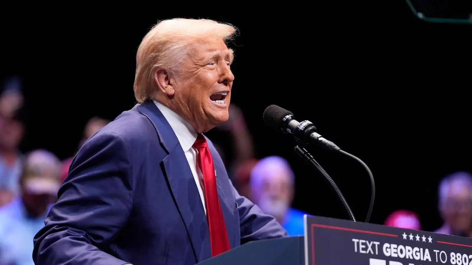 Trump will nach der Präsidentschaftswahl im November wieder ins Weiße Haus einziehen. (Archivbild) (Foto: Evan Vucci/AP/dpa)