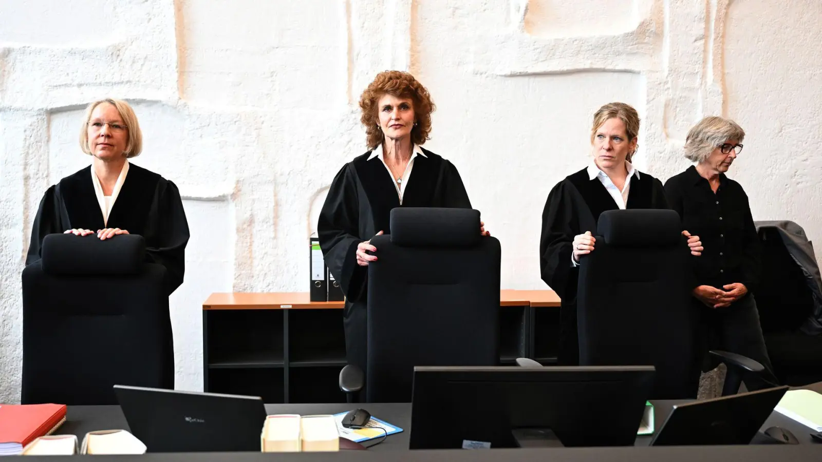 Noch bis kurz vor Weihnachten verhandelt das Landgericht Traunstein den Prozess um den Tod von Hanna aus Aschau (Archiv).  (Foto: Felix Hörhager/dpa)
