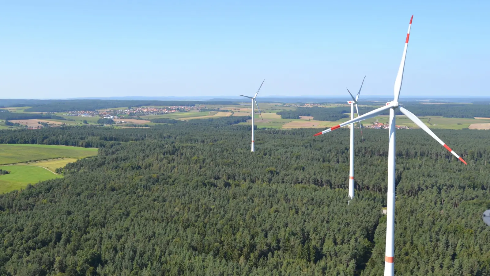 Der Bürgerwindpark Ebenhof orientiert sich an dem interkommunalen Windpark der NorA-Gemeinden in Birkenfels, der auf dem Foto zu sehen ist. Dort stehen vier Anlagen.  (Archivbild: Andrea Walke)