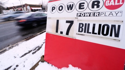 Die Chancen auf den Jackpot sind verschwindend gering. (Foto: Charles Krupa/AP/dpa)