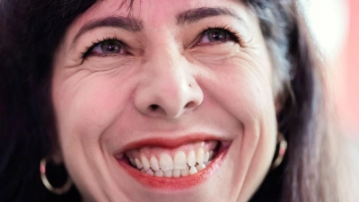 Die Berliner Linke-Fraktionsvorsitzende Elif Eralp will Regierende Bürgermeisterin werden.   (Foto: Christoph Soeder/dpa)