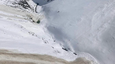 Bei einem Lawinenabgang in den Ötztaler Alpen in Österreich sind drei Wintersportler aus den Niederlanden ums Leben gekommen. (Foto: Unbekannt/BERGRETTUNG SÖLDEN/APA/dpa)