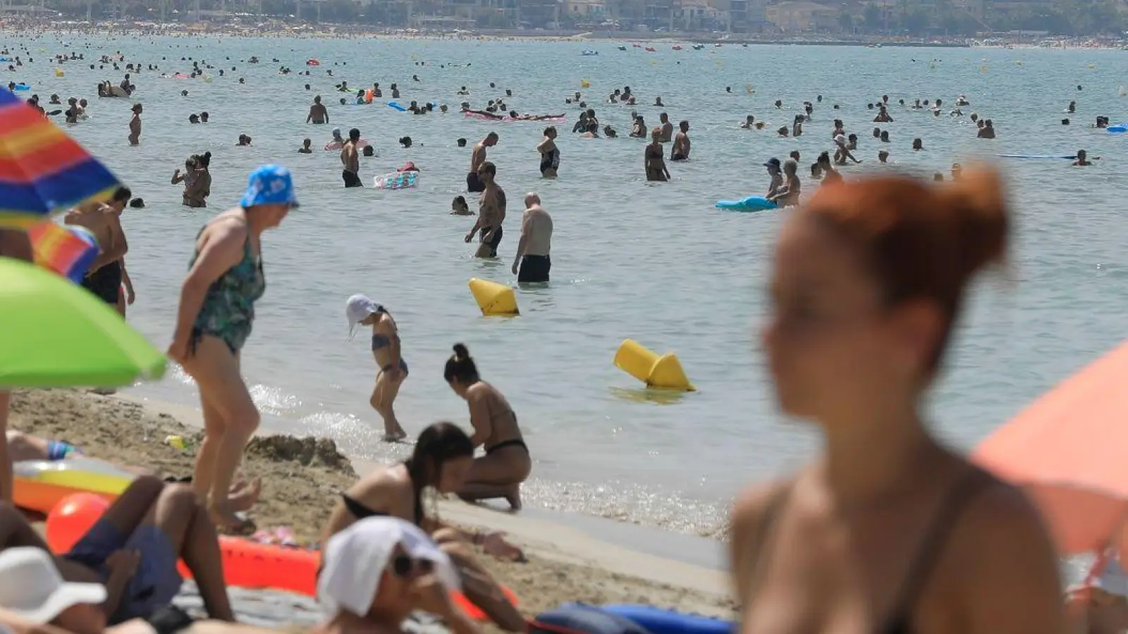 Viele Deutsche wollen zu Ostern nach Mallorca reisen - die Ferien beginnen früher als sonst. (Foto: Clara Margais/dpa)