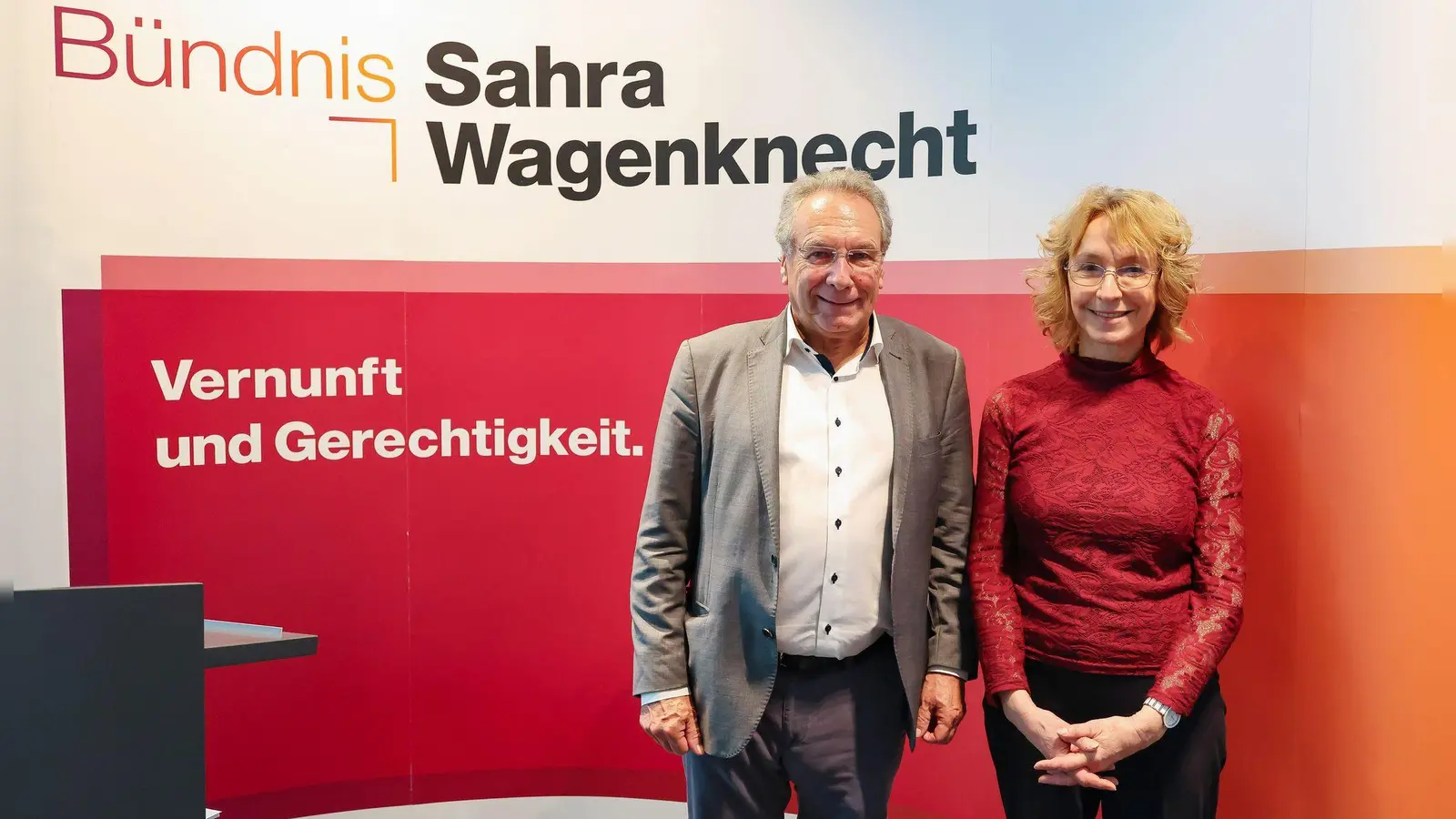 Klaus Ernst (l) und Irmgard Freihoffer sind die beiden Landesvorsitzenden des BSW in Bayern.  (Foto: Daniel Löb/dpa)