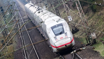 Die Deutsche Bahn muss im Fernverkehr mehr Kapazitäten für Wettbewerber freimachen. (Archivbild) (Foto: Julian Stratenschulte/dpa)