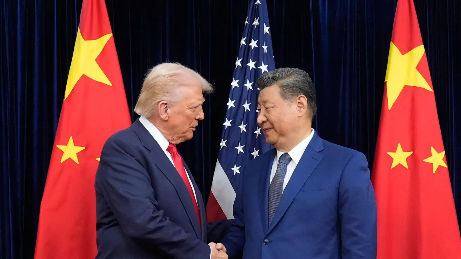Trump und Xi treffen erneut aufeinander (Archivbild). (Foto: Mark Schiefelbein/AP/dpa)