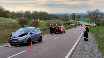 Der Unfall passierte auf der Staatsstraße zwischen Ickelheim und Breitenau. Eine Person wurde leicht verletzt. Auch der Rettungshubschrauber war vor Ort. (Foto: Nina Daebel)