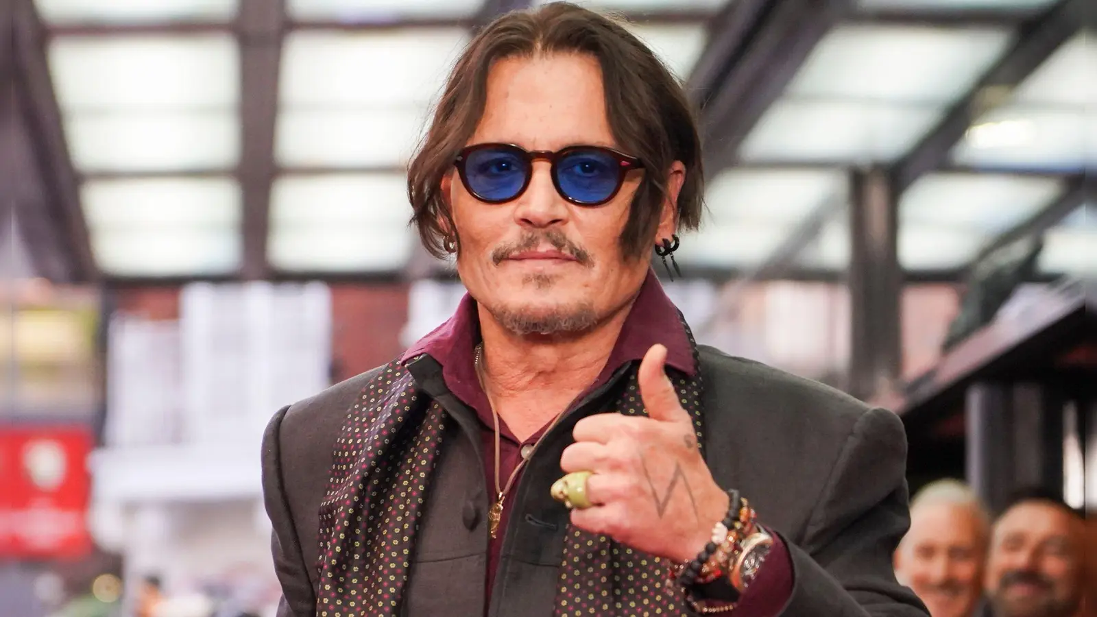 Johnny Depp spielt in seiner neuen Rolle den Griesgram Ebenezer Scrooge. (Archivbild)  (Foto: Alberto Pezzali/Invision via AP/dpa)