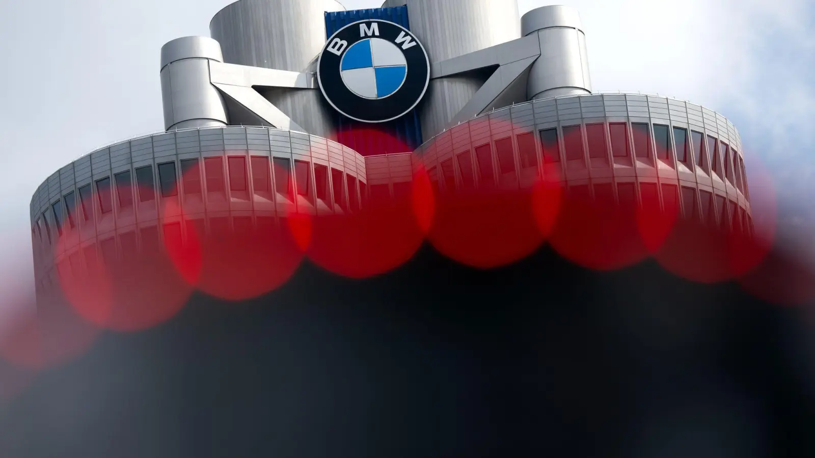 BMW hatte einen Fehlstart ins neue Jahr. (Archivbild) (Foto: Sven Hoppe/dpa)
