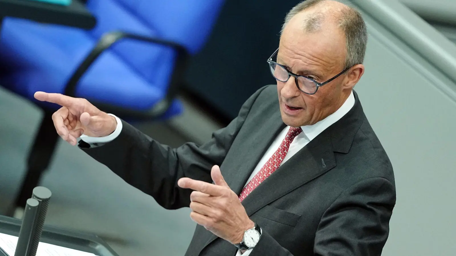 In der Generaldebatte des Bundestags stimmt Merz die Bürger auf den „Herbst der Reformen“ ein. (Foto: Kay Nietfeld/dpa)
