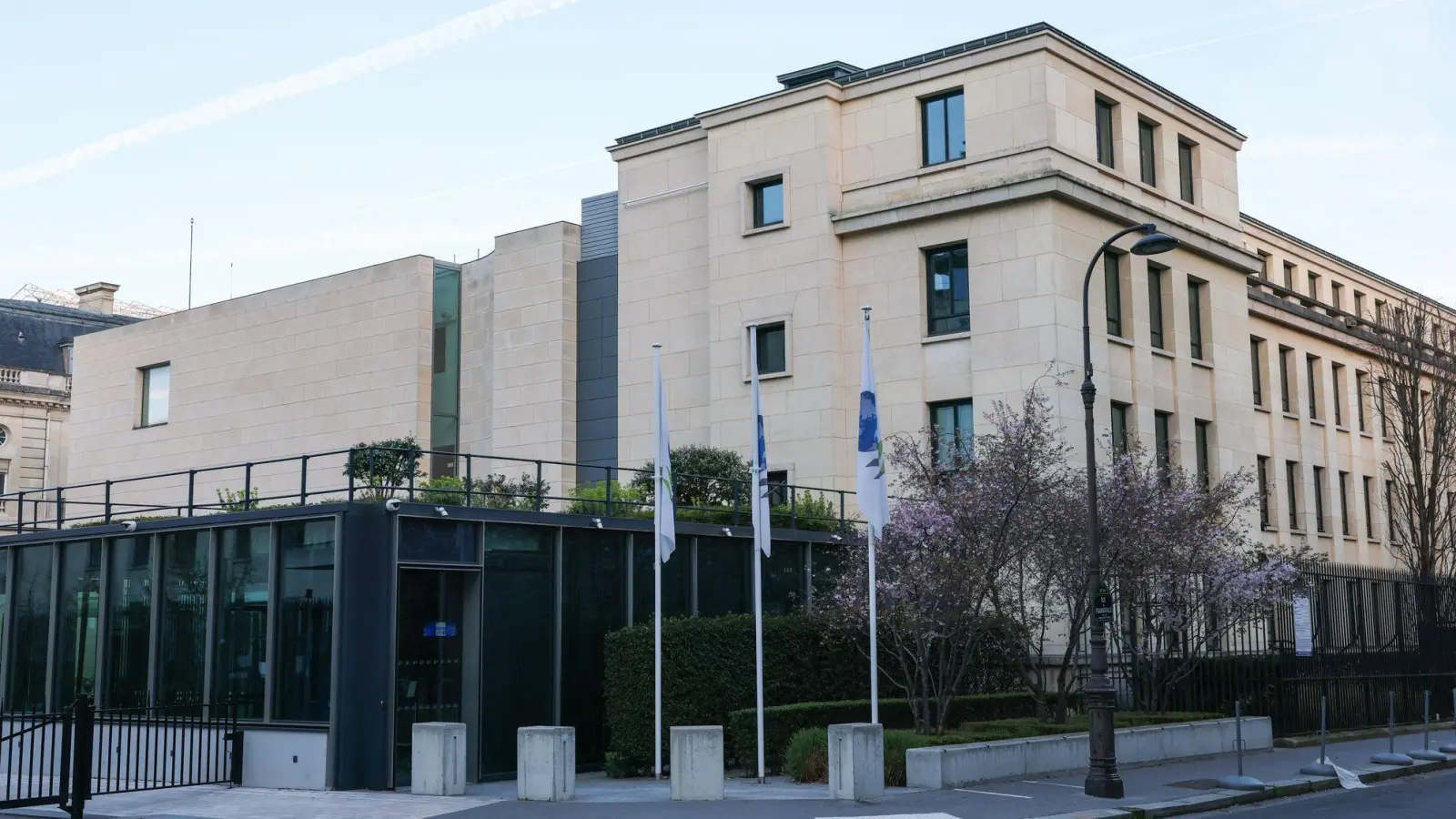 Die sechste Runde der Handelsgespräche zwischen den USA und China hat begonnen. Sie findet in Paris am Sitz der Organisation für wirtschaftliche Zusammenarbeit und Entwicklung (OECD) statt. (Foto: Wu Huiwo/XinHua/dpa)