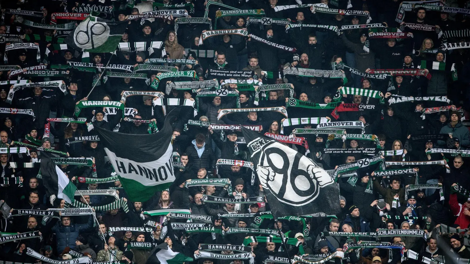 Hannover 96 hat den U20-Nationalspieler Noel Aseko vom FC Bayern München ausgeliehen. (Foto: Swen Pförtner/dpa)