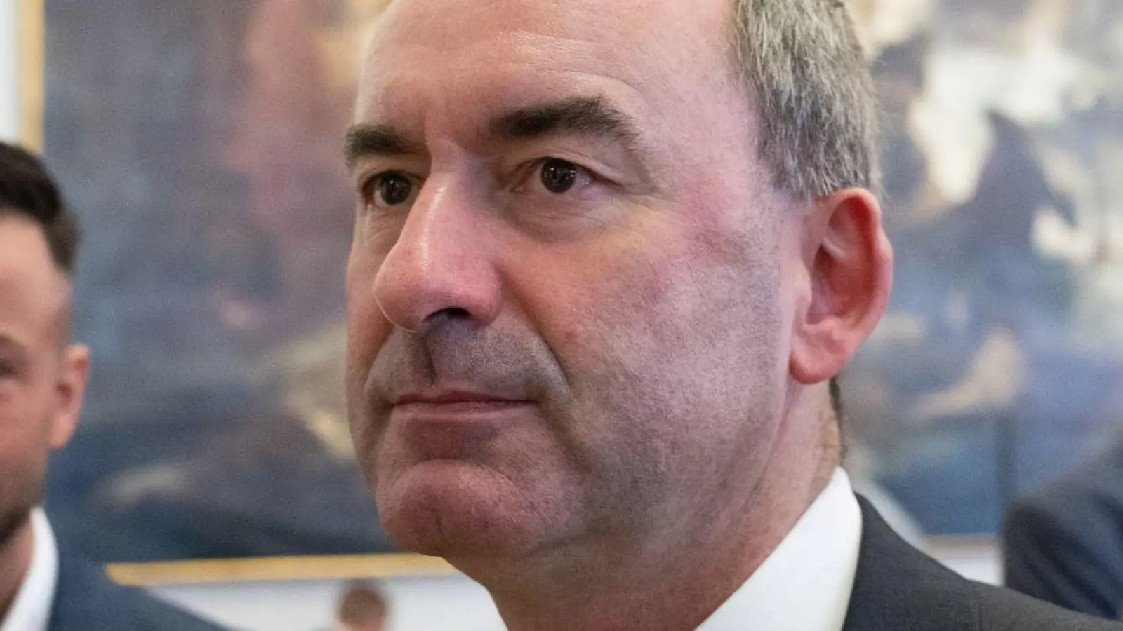 Die Flugblattaffäre brachte Freie-Wähler-Chef Aiwanger 2023 massiv unter Druck. Am Ende konnte seine Partei bei der Landtagswahl von der kontroversen Debatte gar profitieren. (Archivbild) (Foto: Sven Hoppe/dpa-Pool/dpa)