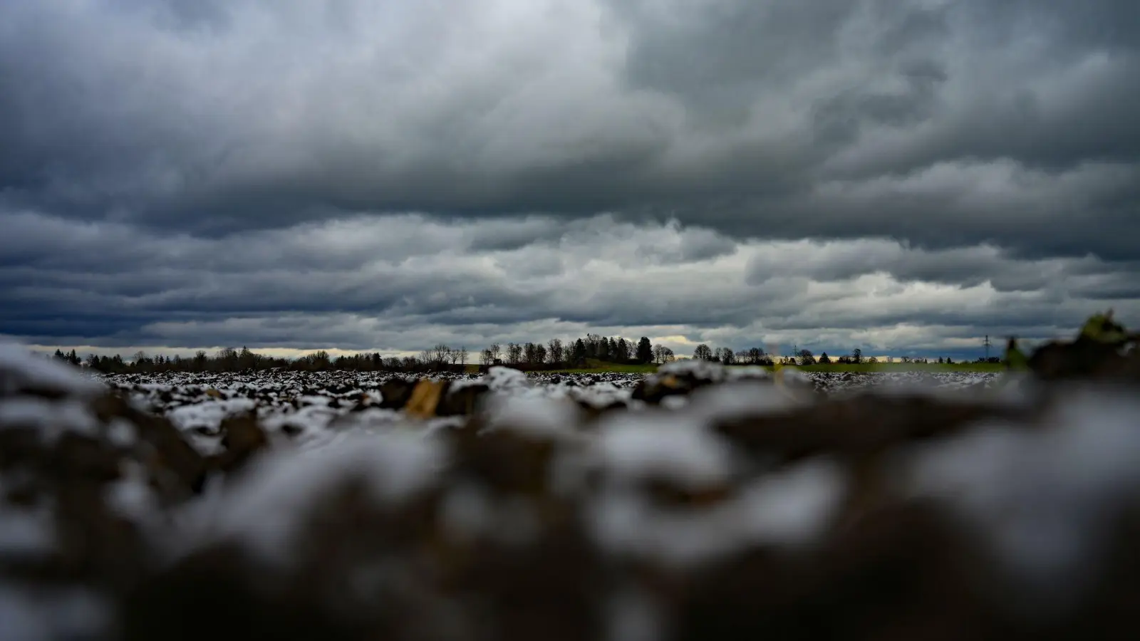Nach verschneiten Tagen zeigt sich am Wochenende die Sonne. Doch nur von kurzer Dauer. (Foto: Malin Wunderlich/dpa)
