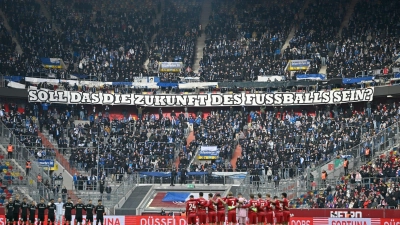  Fußball-Fans in ganz Deutschland haben sich in den Stadien gegen geplante Maßnahmen der Politik gewehrt. (Foto: Anke Waelischmiller/dpa)