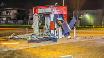 Ein gesprengter Geldautomat in Bruchsal. (Foto: Fabian Geier/Einsatz-Report24/dpa)